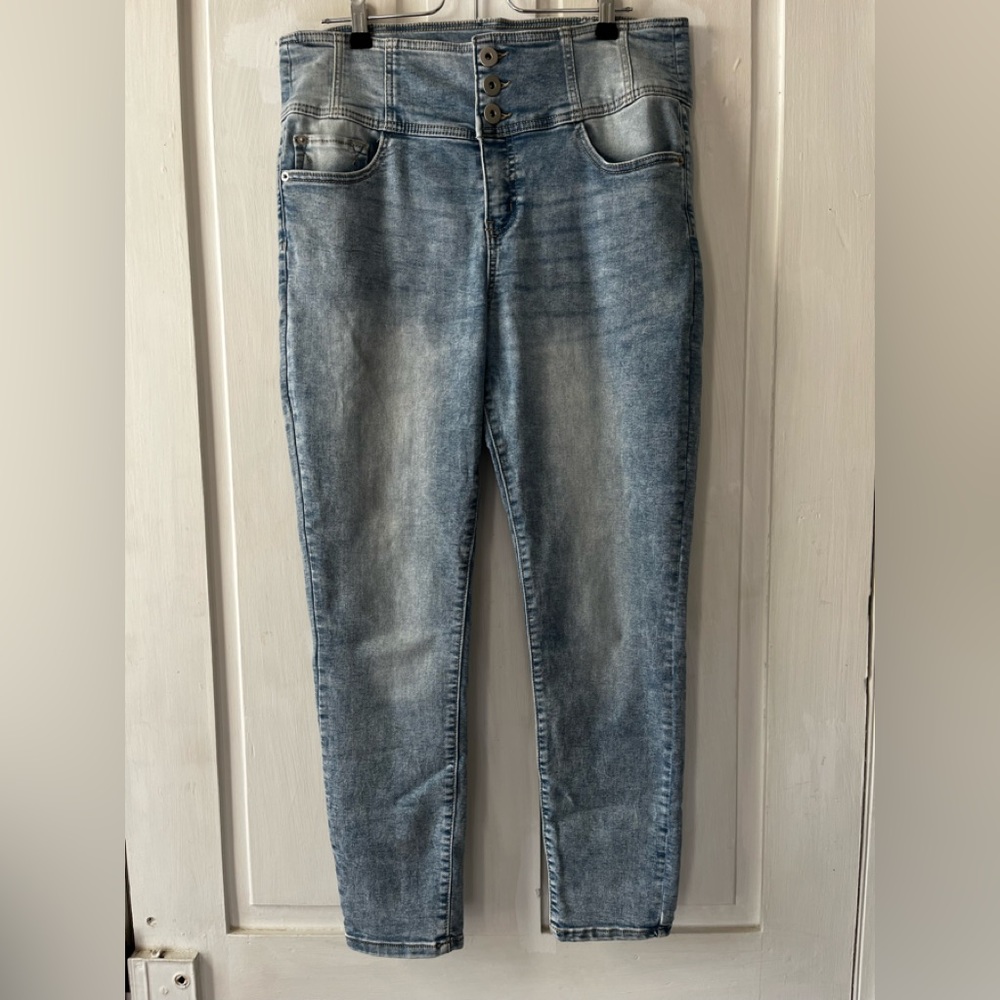 High waisted jeans